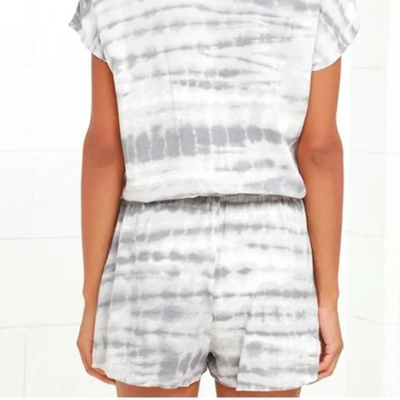 Lulu’s Cloud Formations Grey Print Romper - Picture 4 of 10